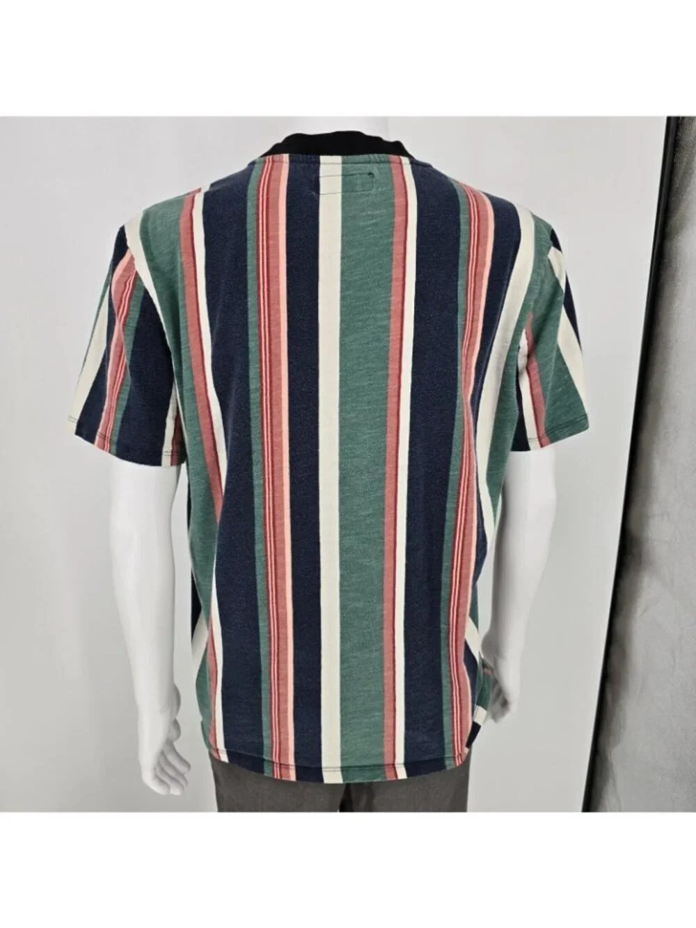 Guess Jeans U.S.A. Embroidered Logo Faded Multicolor Striped T-Shirt (M) - Picture 4 of 12
